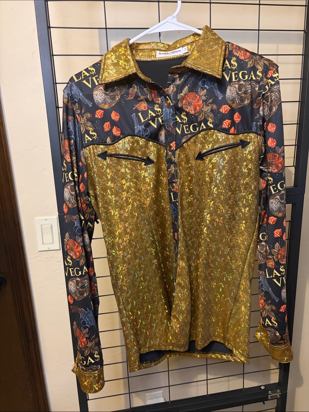 Ranch Dress’n. Good Las Vegas size medium